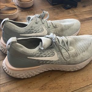 Nike Women’s Epic React Flyknit Shoe Size 9